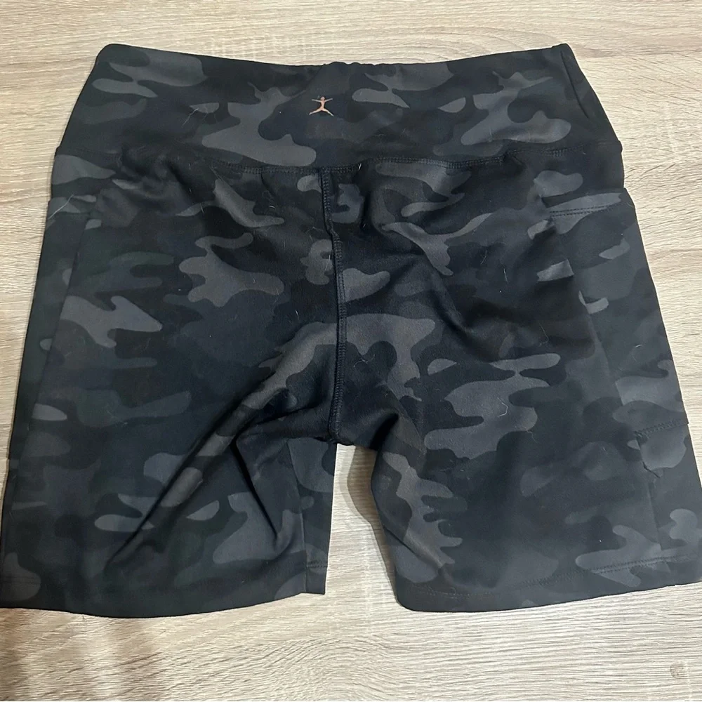 Danskin Women's Camo Bike Shorts (bundle 2) - Black. Size large. - Picture 9 of 11